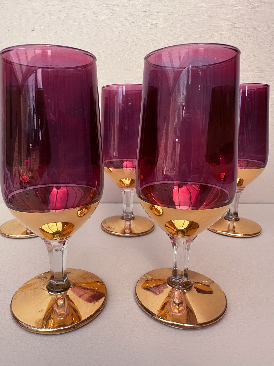 Paars-gouden glazen op voet, set van 5
