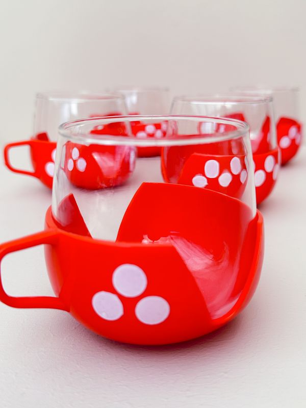 Bolle theeglazen in rode houder, set van 4