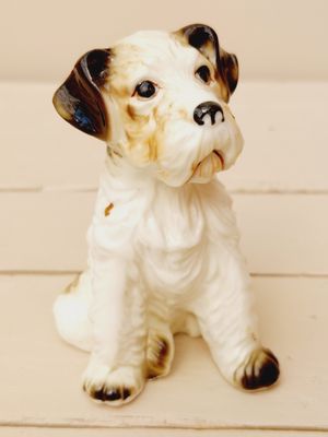 Airedale terrier, zittend beeldje