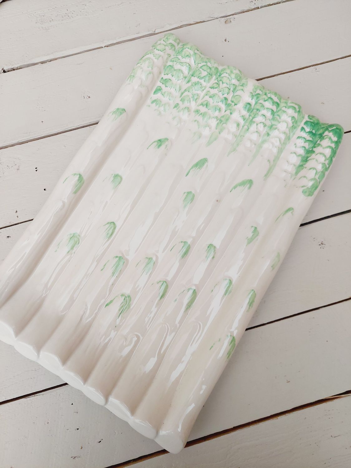 Vintage serveerbord voor asperges