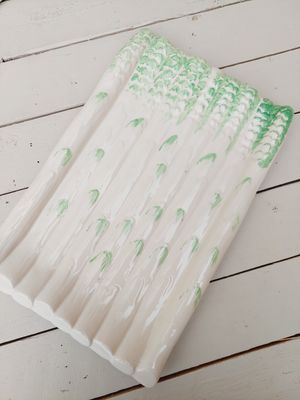 Vintage serveerbord voor asperges