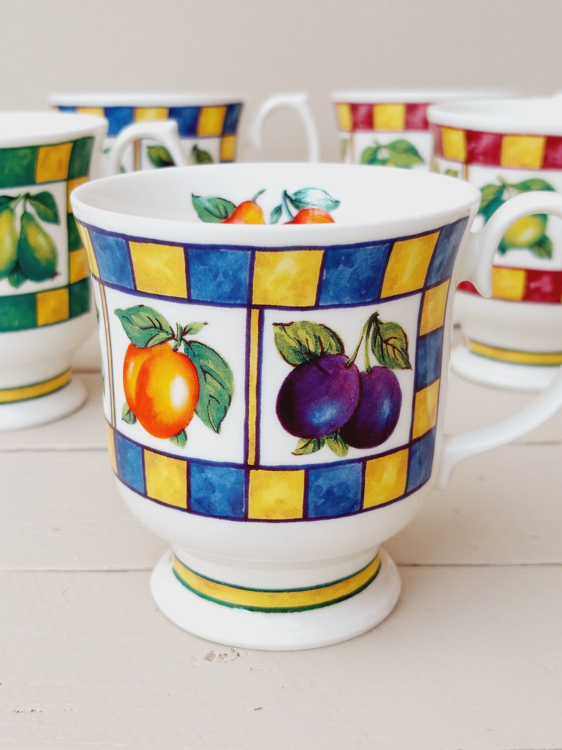 Vintage mokken &#39;Juicy Fruits&#39; van Roy Kirkham, set van 5