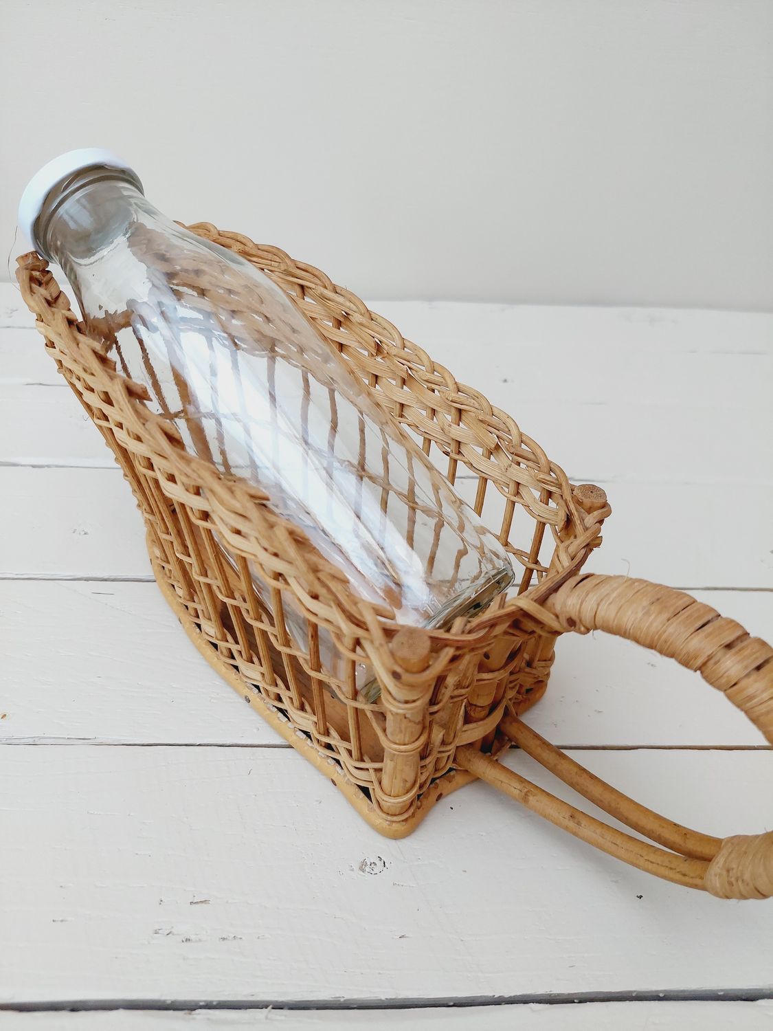 Vintage flessenhouder riet voor halve literfles