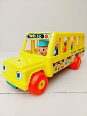 Vintage Fisher Price gele schoolbus met poppetjes – Klassiek speelgoed