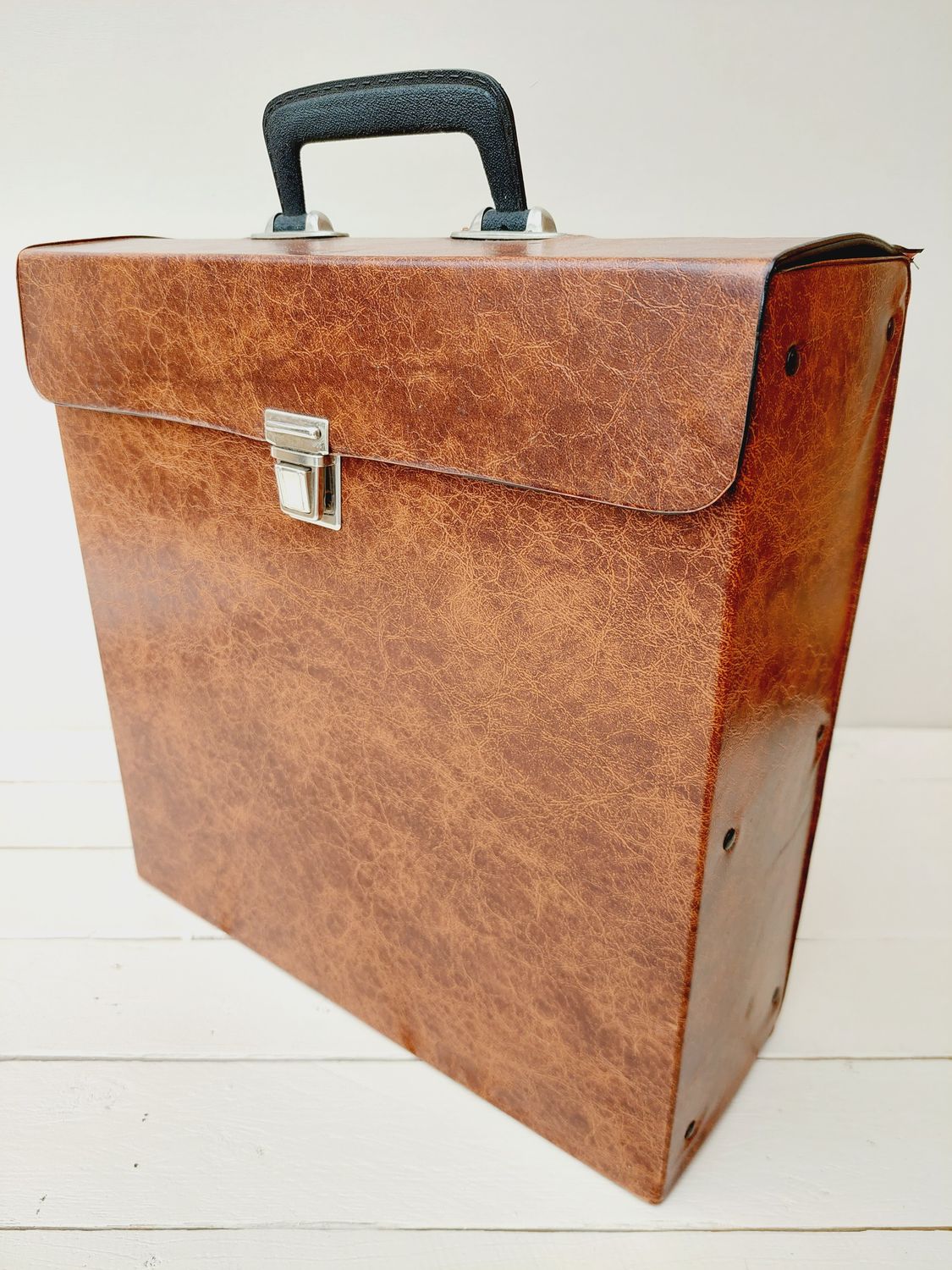 Vintage platenkoffer uit de jaren 70 – ideaal voor LP&#39;s – retro design in topstaat - bruine lederlook