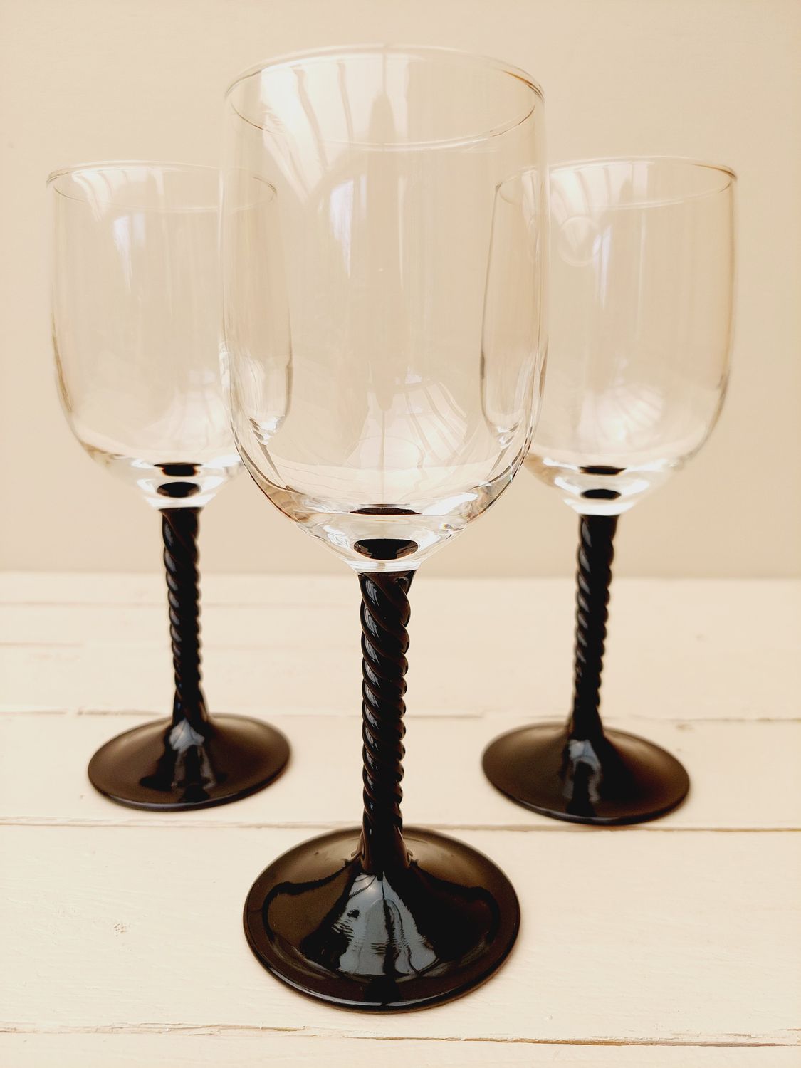 Vintage Arcoroc Luminarc France wijnglazen op zwarte swirl voet, set van 3