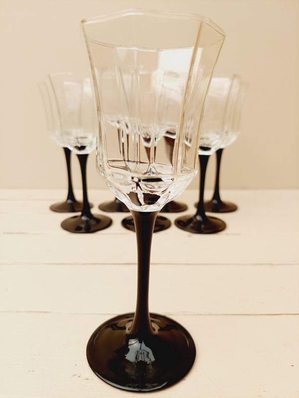 Vintage Arcoroc Luminarc France Octime klein wijnglas op zwarte voet