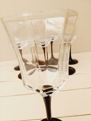 Vintage Arcoroc Luminarc France Octime klein wijnglas op zwarte voet