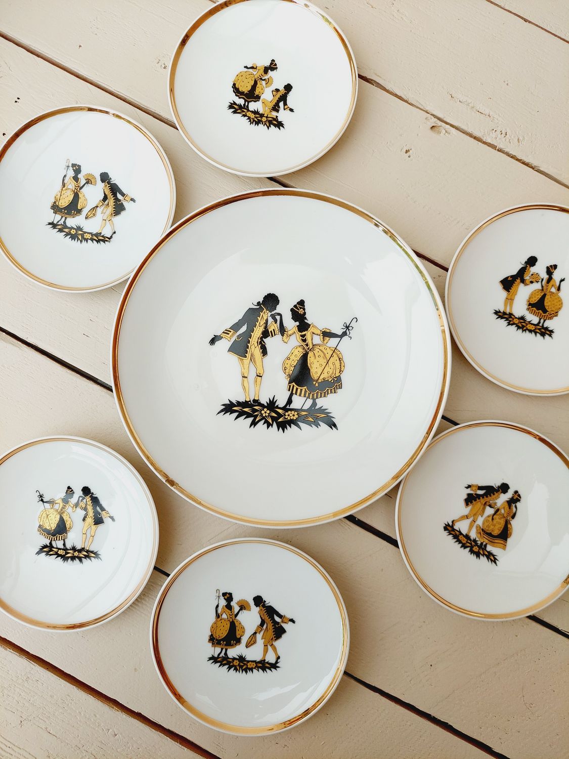Vintage petit four bordjes zwart-goud – set van 7 – 10,5  &amp; 16 cm – theetipjes