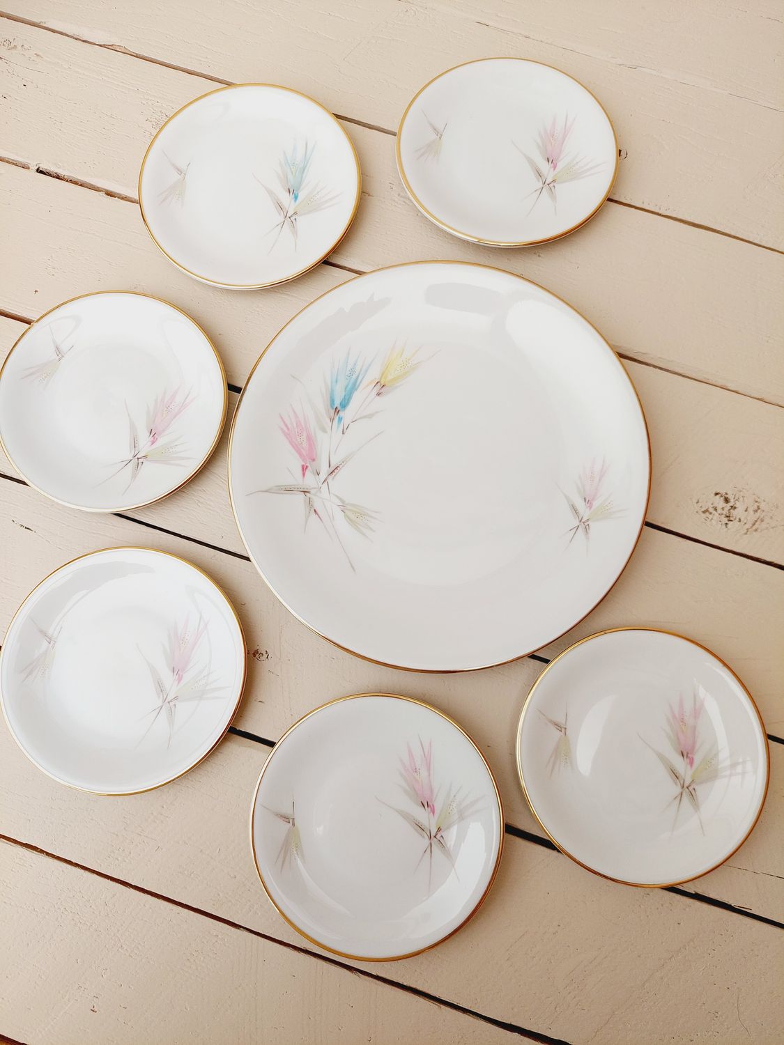 Vintage petit four bordjes Edelstein met veldbloemen – set van 7 – 11 en 19,5 cm – theetipjes