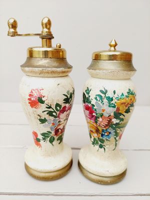 Vintage Florentijns peper en zout stel beige met bloemen, hout