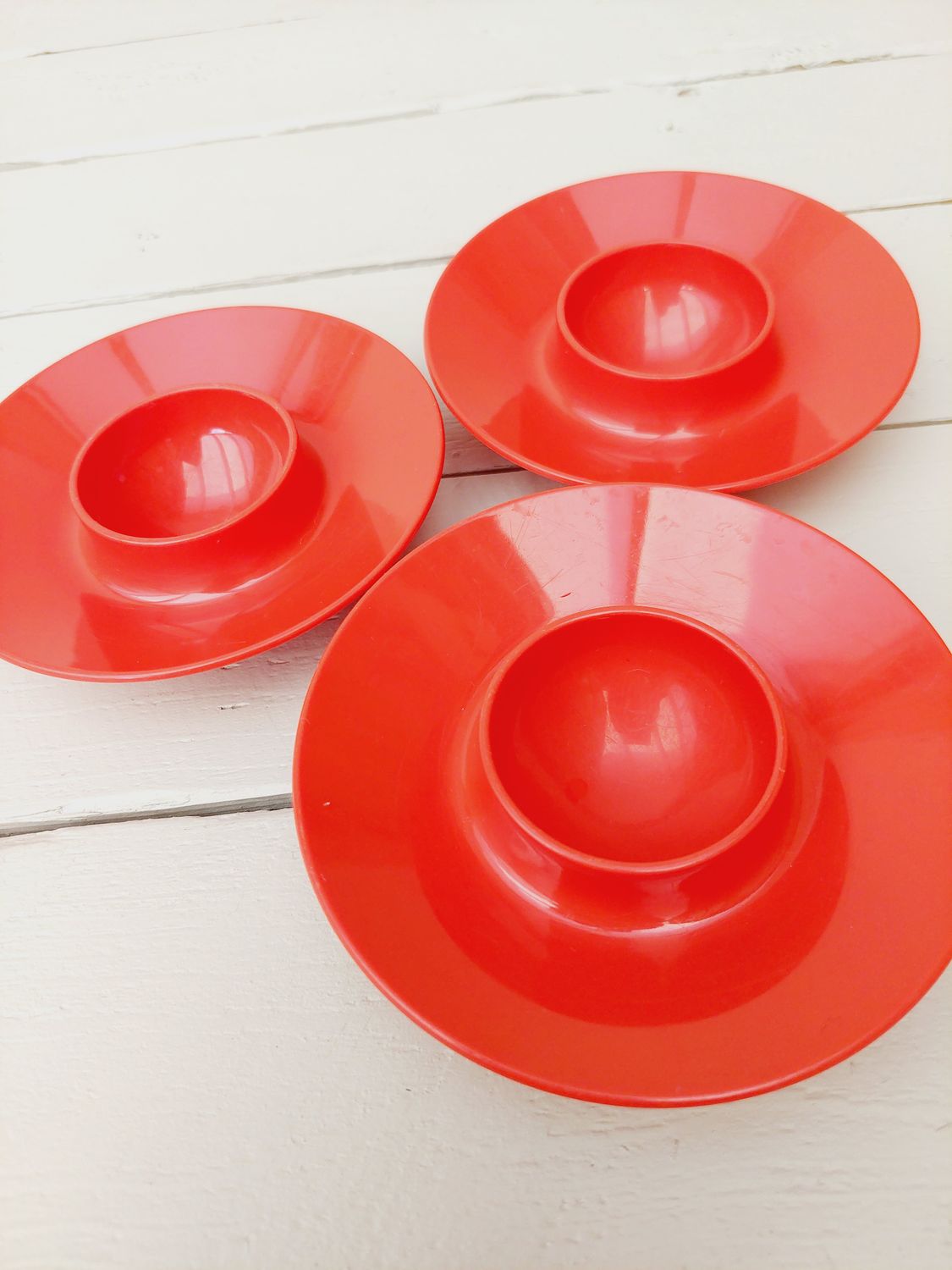 Eierdopjes rood kunststof, rond, set van 3