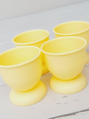 Eierdopjes lichtgeel kunststof, set van 4