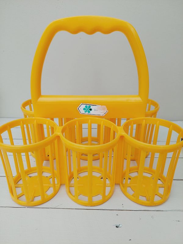 Vintage flessenrek voor 6 flessen – oranjegeel kunststof, 1 liter formaat