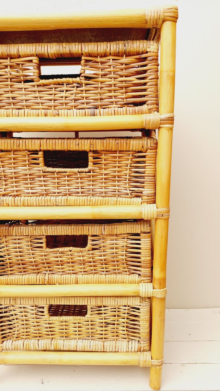 Vintage bamboe ladekast met 4 rotan lades – natuurlijke boho stijl