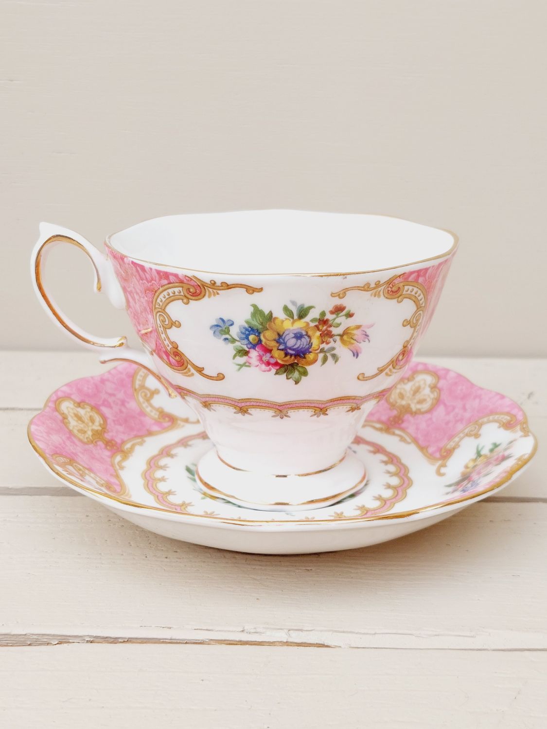 Kop met schotel Royal Albert Lady Carlyle