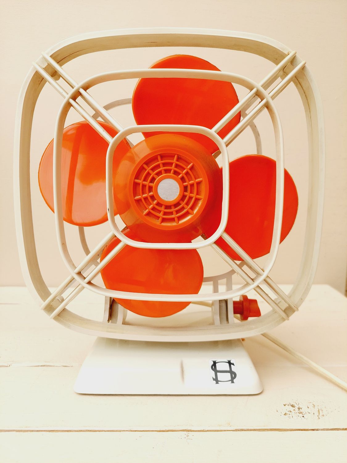 Vintage tafelventilator SH – jaren 70 design in oranje-beige kunststof