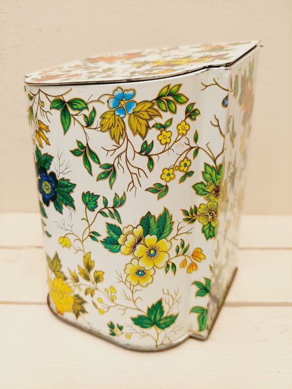 Vintage Engels blik met schuine bovenkant, beige met bloemendecoratie