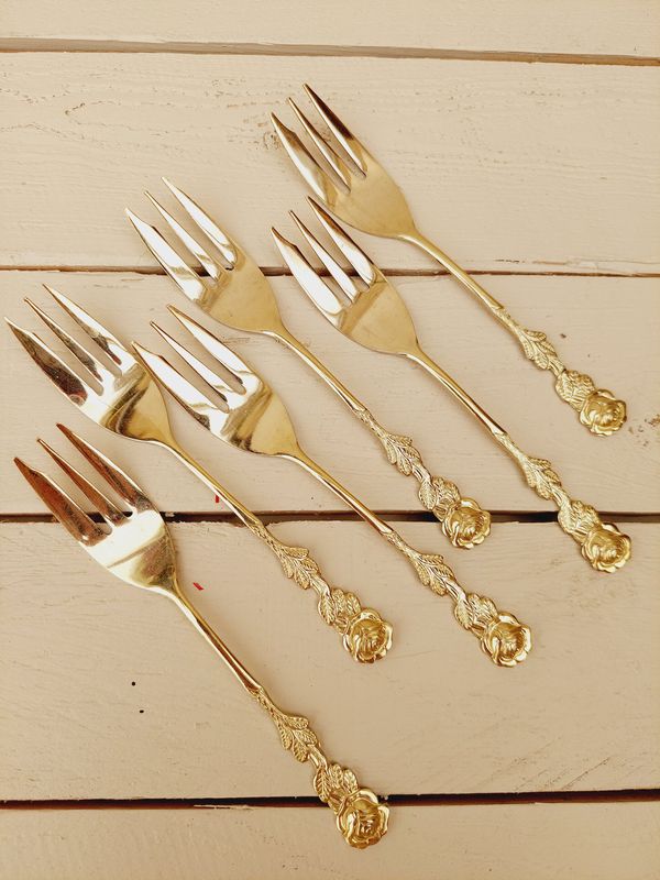 Set van 6 vintage vergulde gebaksvorkjes – sierlijk rozenmotief