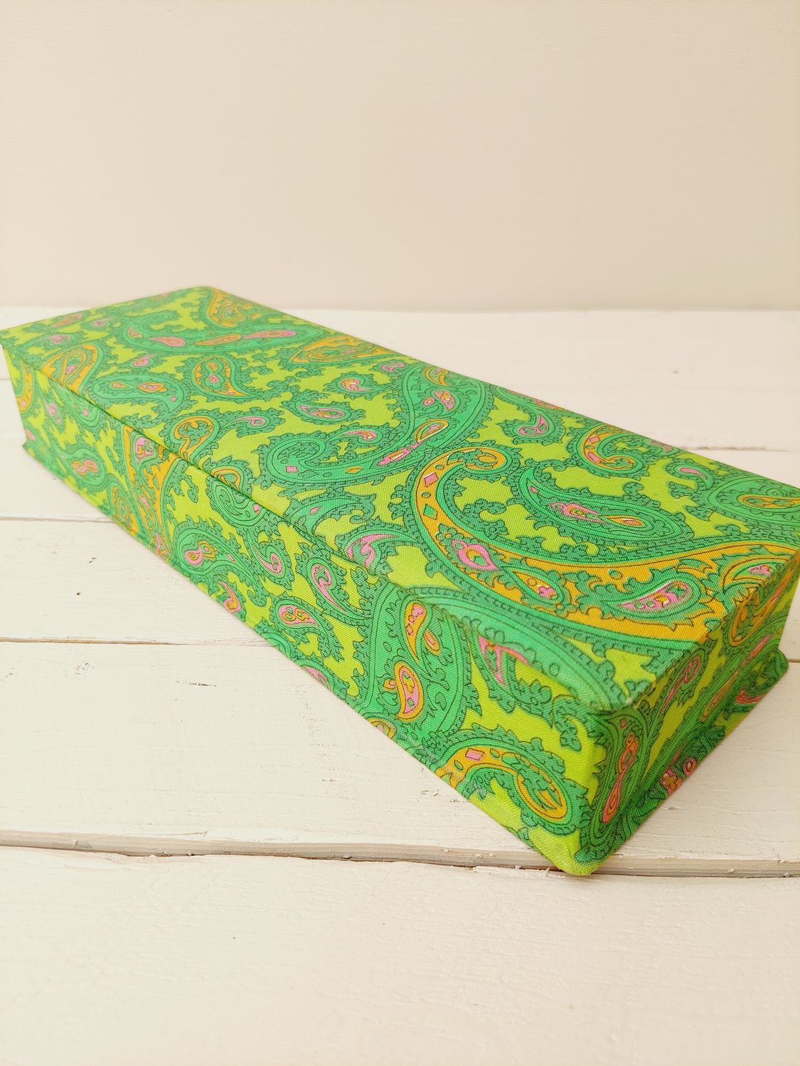 Vintage stoffen handschoenendoos groen – rechthoekige opbergdoos met paisleymotief