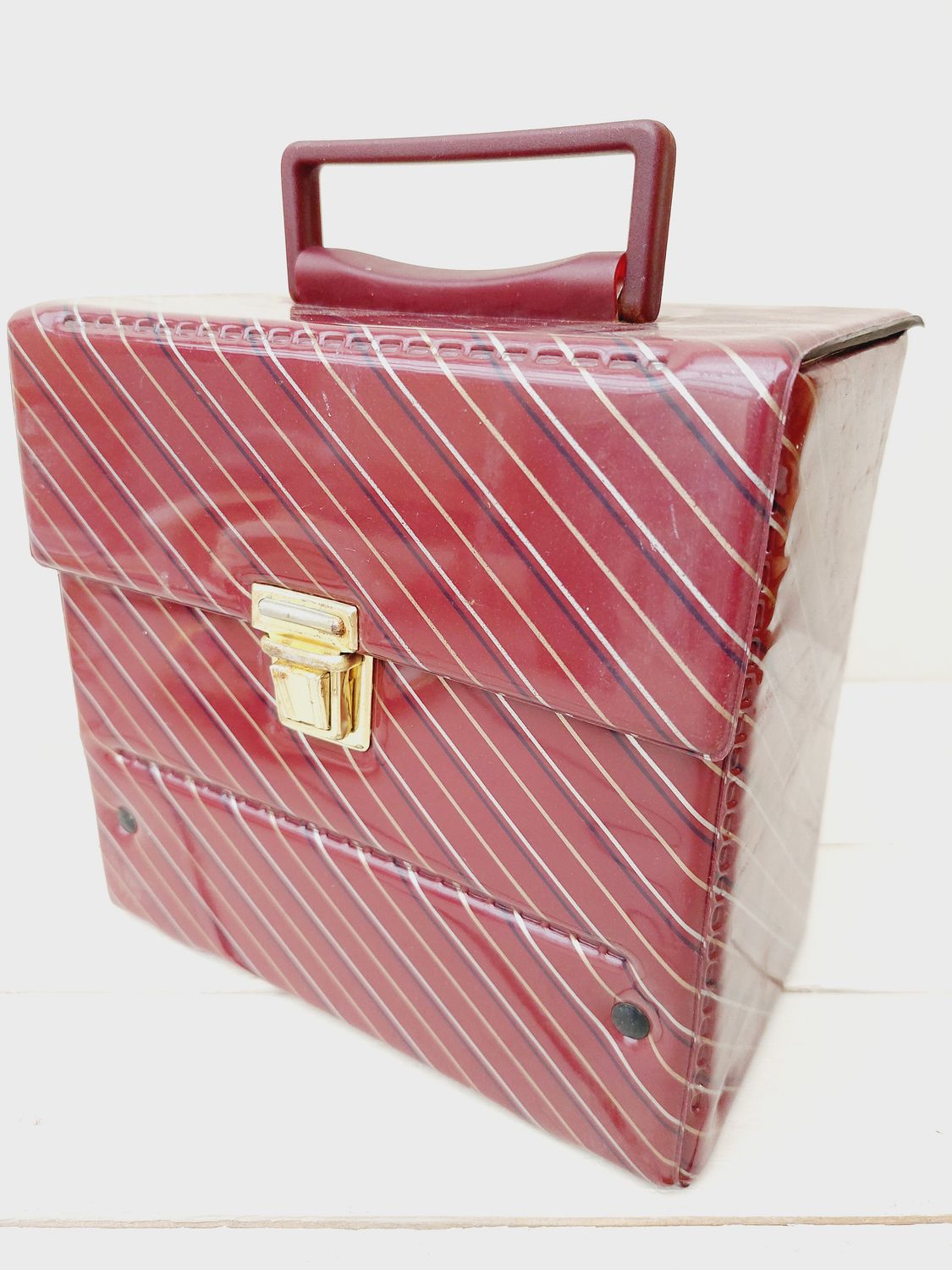 Vintage platenkoffer uit de jaren 70 – voor 7 inch singles – retro design bordeaux gestreept