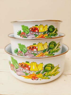 Vintage emaille kommen met groentemotief, set van 3