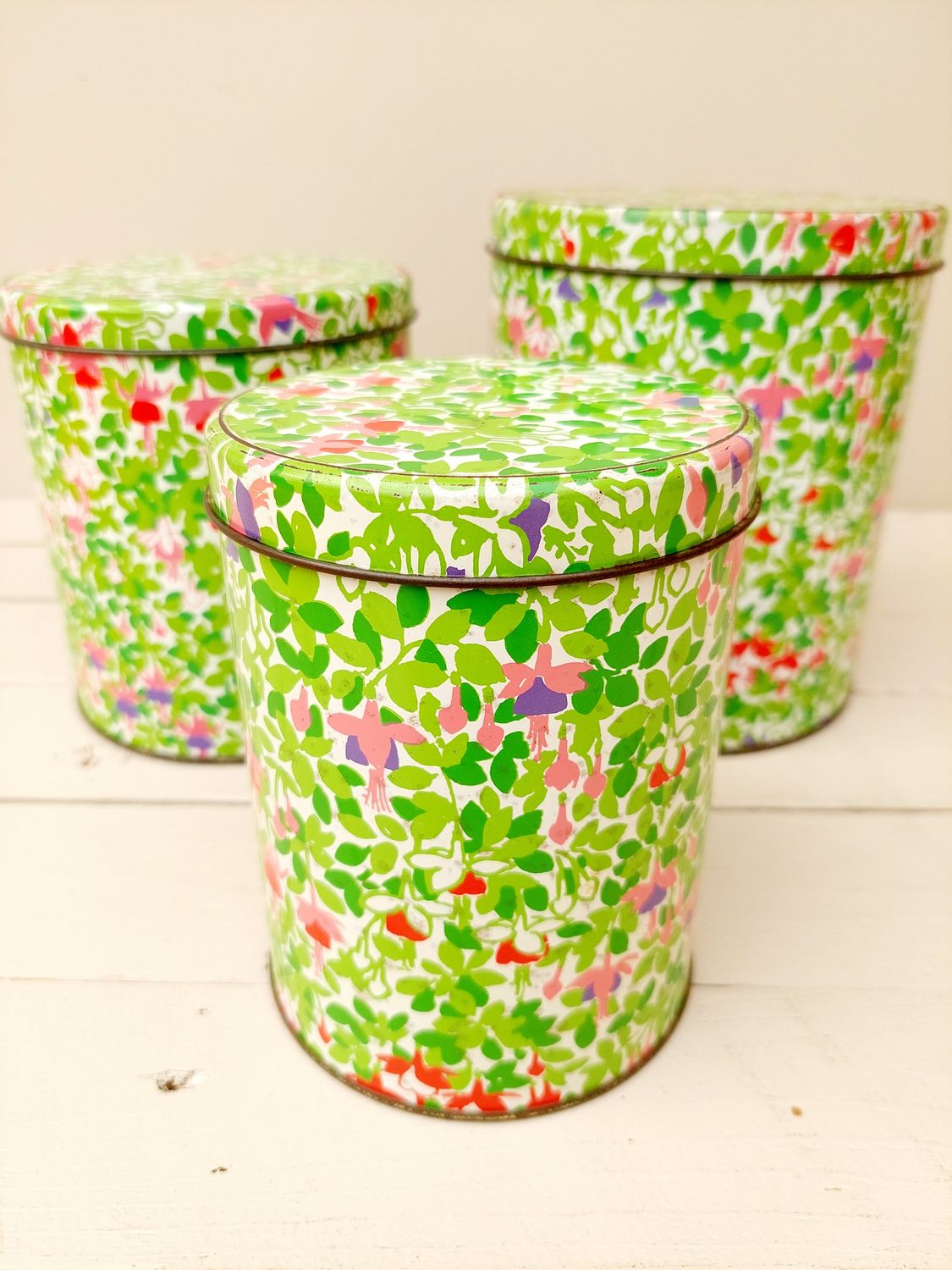 Vintage Engelse blikken – Regency Ware, met fuchsiabloemen en bladmotief, set van 3