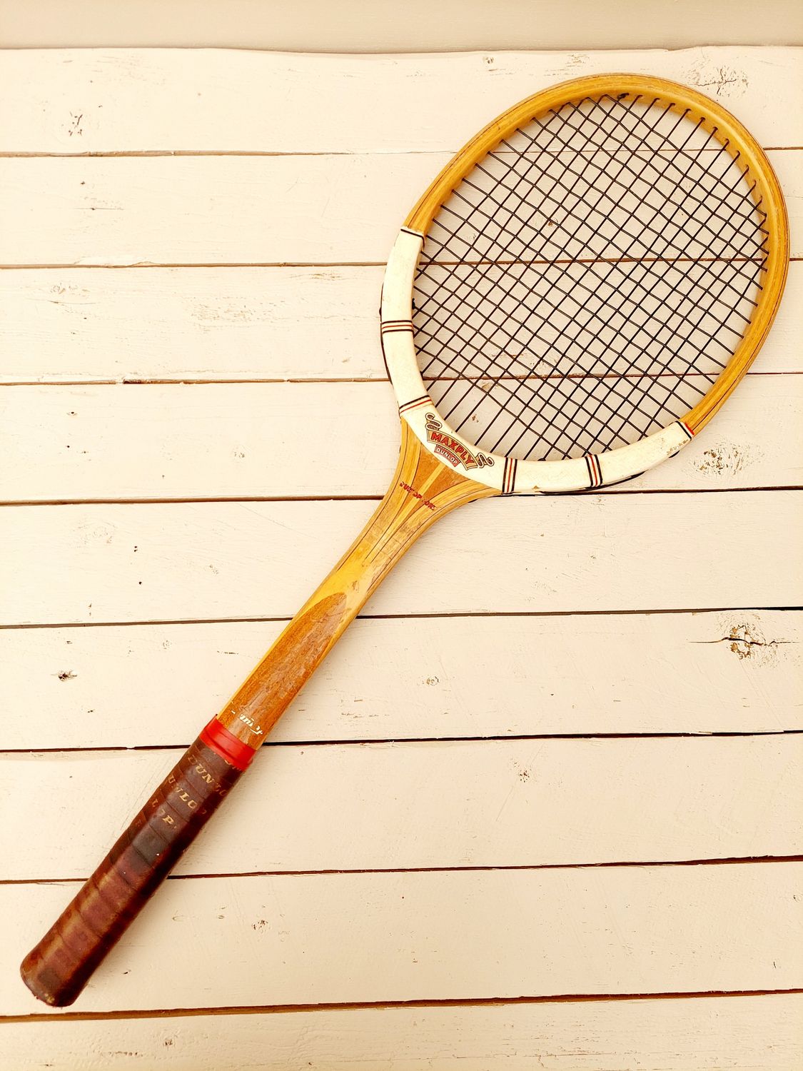 Vintage houten tennisracket Dunlop Maxply – retro sportdecoratie