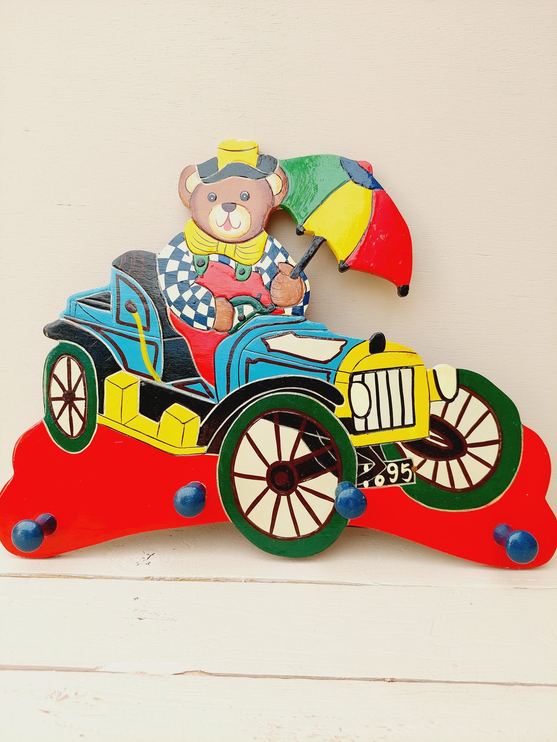 Kinderkapstok hout met beer in oldtimer - vrolijk vintage wanddecoratie - 4 haken