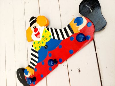 Kinderkapstok hout met clown in split - vrolijk vintage wanddecoratie - 3 haken