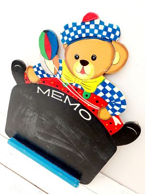 Kinder memobord / krijtbord hout met beer en ballonnen – vintage wanddecoratie