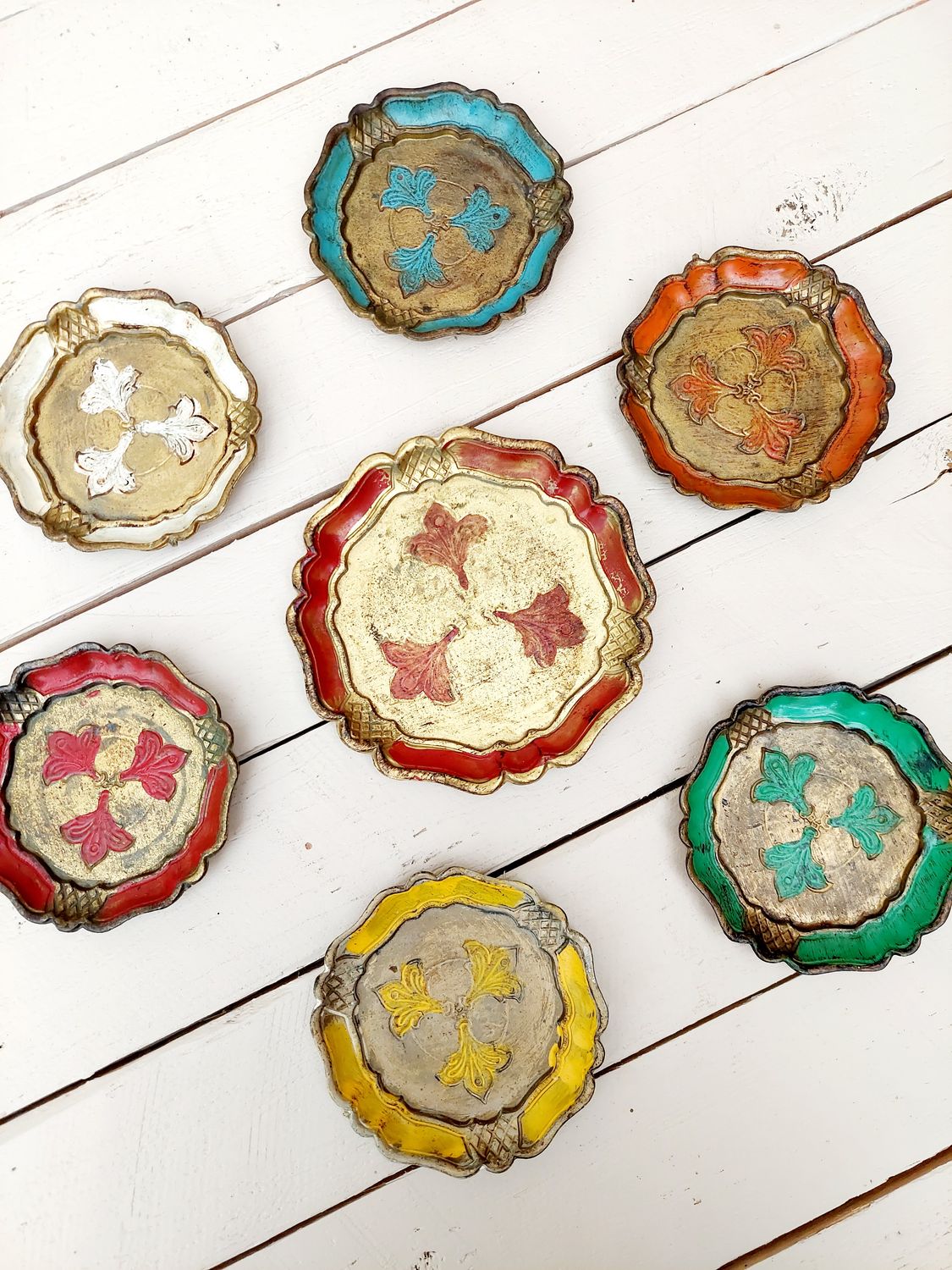 Vintage set van 6 glasonderzetters + flesonderzetter in Florentijnse stijl – hout, Made in Italy