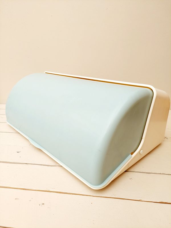 Vintage broodtrommel Curver - lichtblauw deksel en beige bak