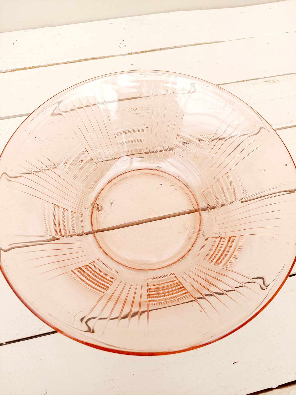 Kom in geslepen roze persglas - 23 cm - Vintage retro schaal met lijndecor