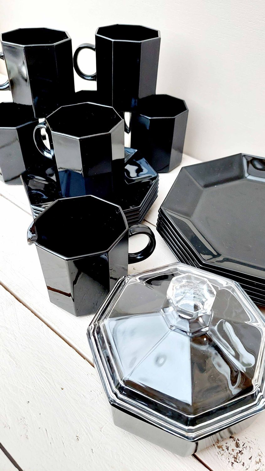 Vintage Arcoroc Octime serviesset zwart glas - 6 mokken met schotels, bordjes, suikerpot en melkkan