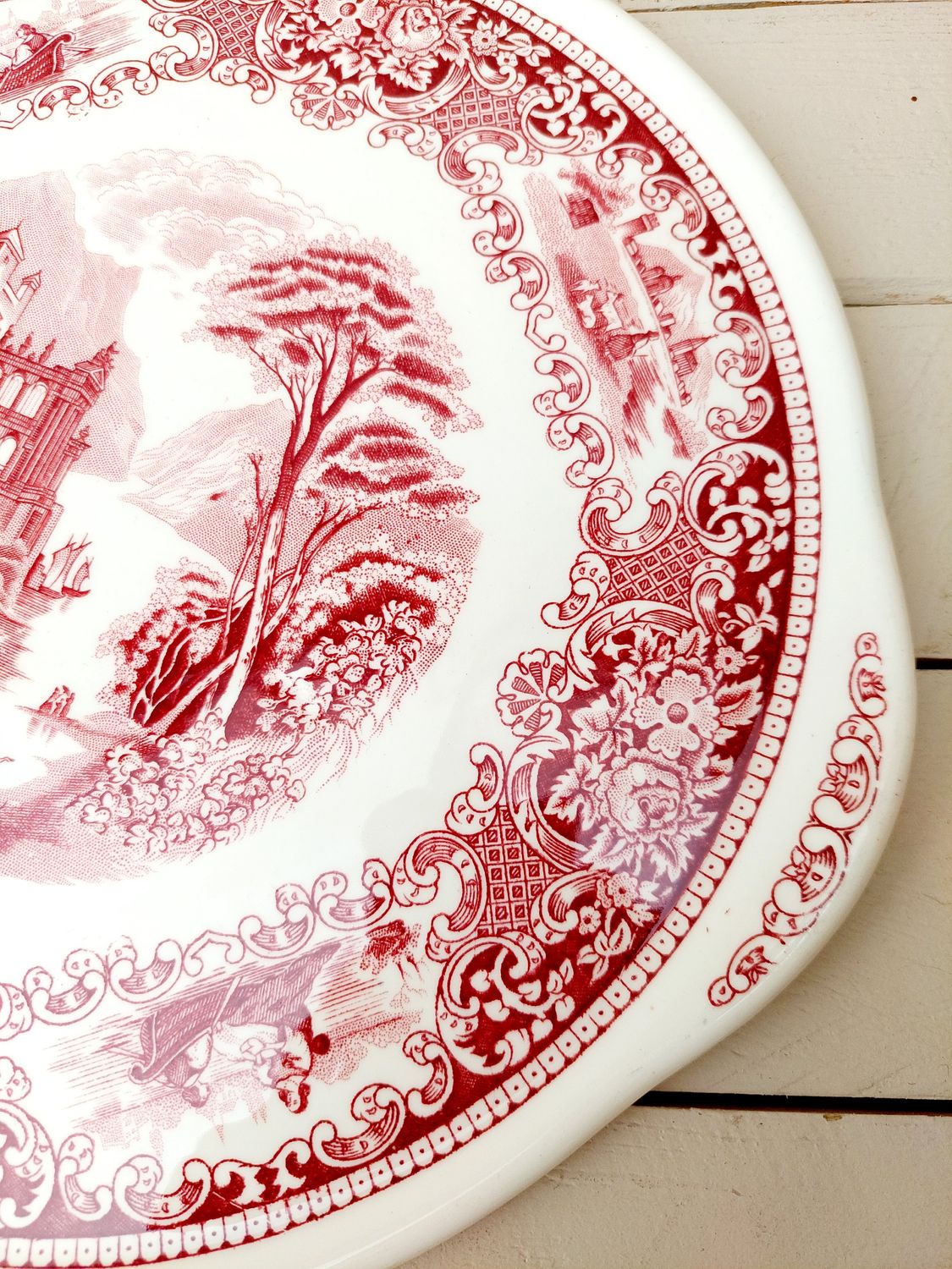 Vintage taartschotel Royal Sphinx Maastricht, Old England - 31 cm - rood/wit transferware