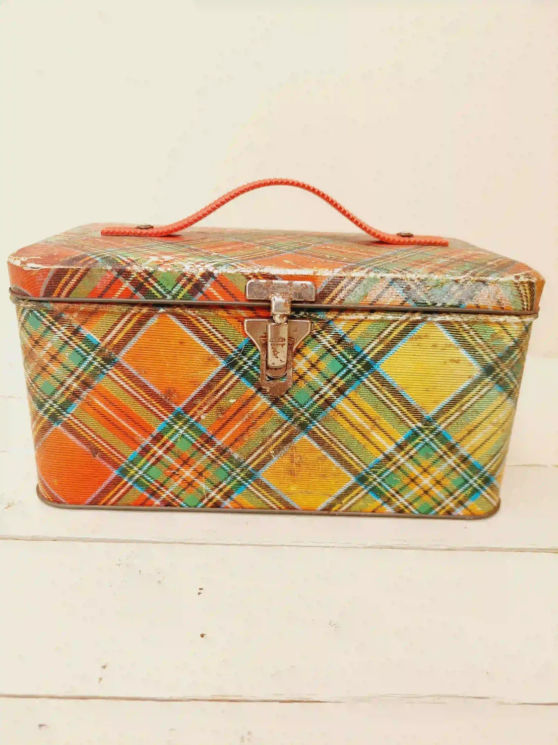 Vintage blik - geruite koffer in rood en groen