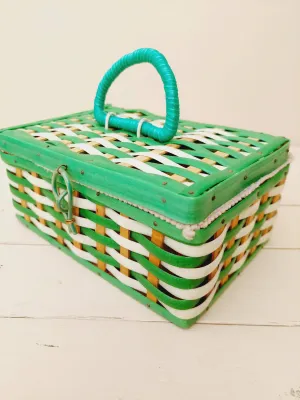 Vintage naaimandje kunststof groen/wit/bruin