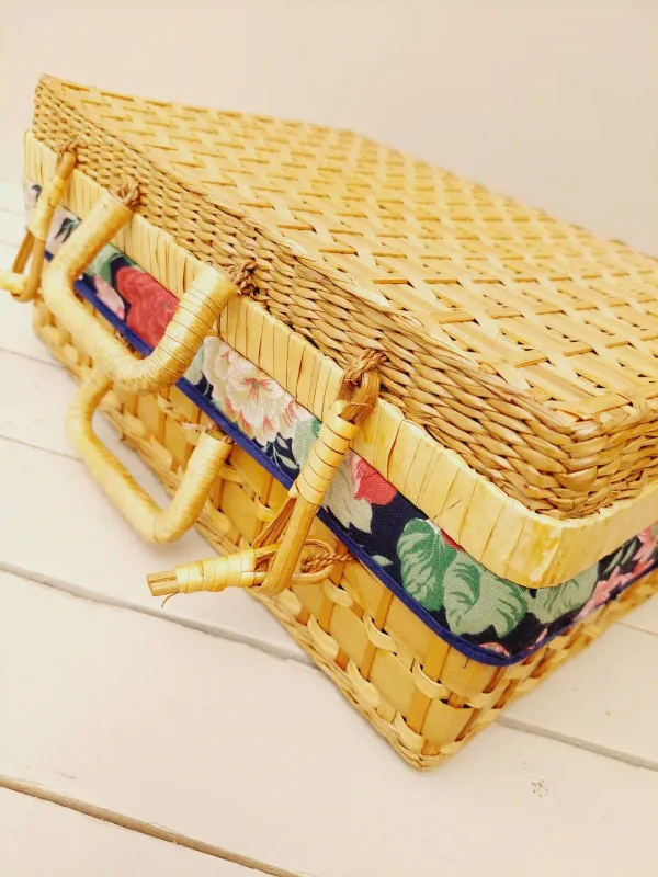 Rieten picknickkoffer met servies – gebloemde voering, 4 personen