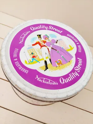 Vintage Mackintosh's Quality Street blik - paars en wit