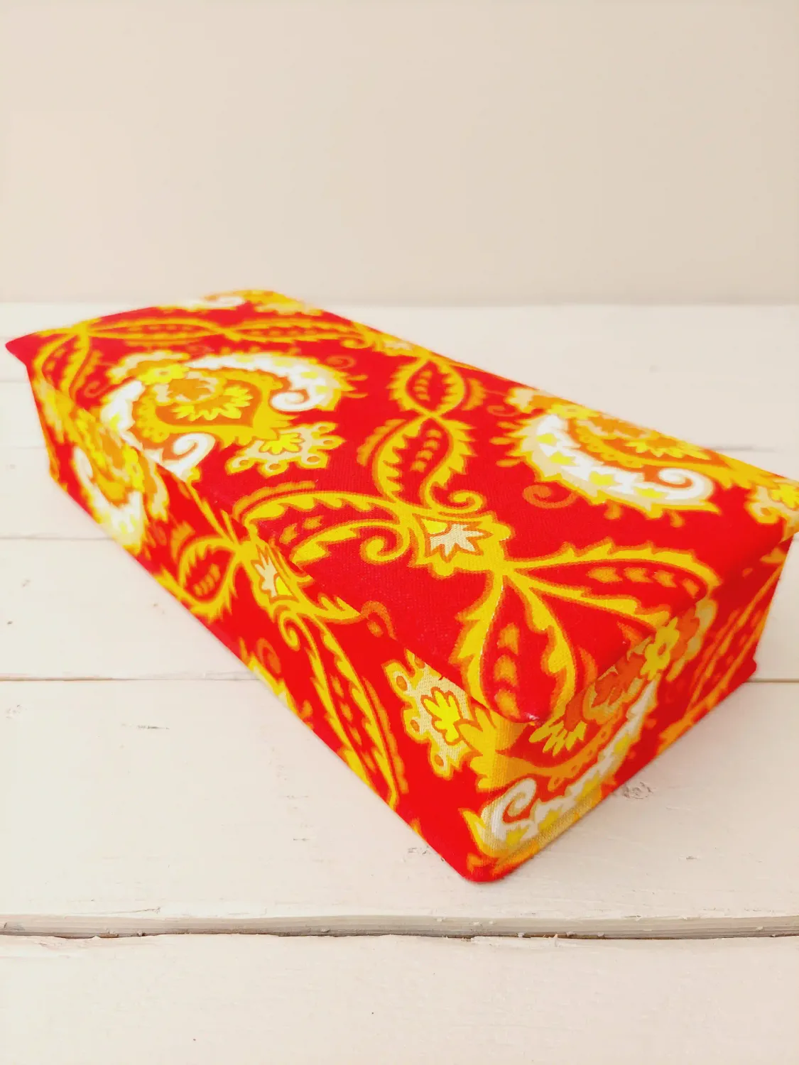 Vintage stoffen doos – rechthoekig met paisley motief in oranje, rood en geel