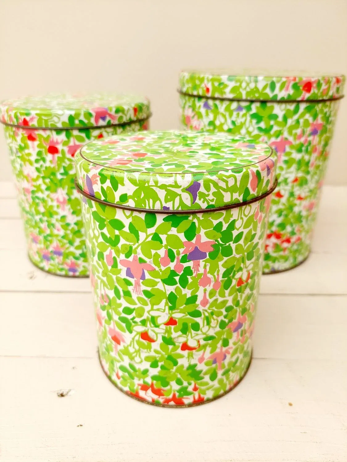 Vintage Engelse blikken – Regency Ware, met fuchsiabloemen en bladmotief, set van 3