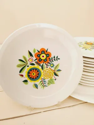 Vintage gebaksset voor 11 personen met vrolijke retro bloemen
