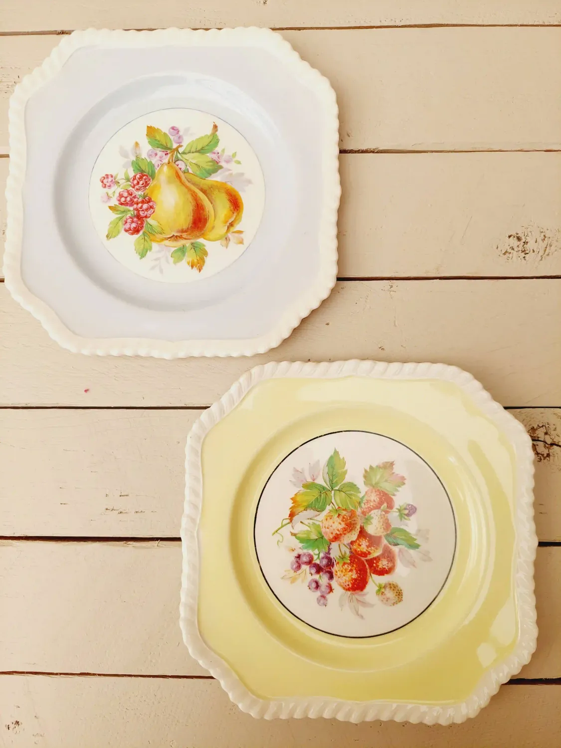 Vintage sierborden Johnson Brothers, Old English geel en blauw, set van 2