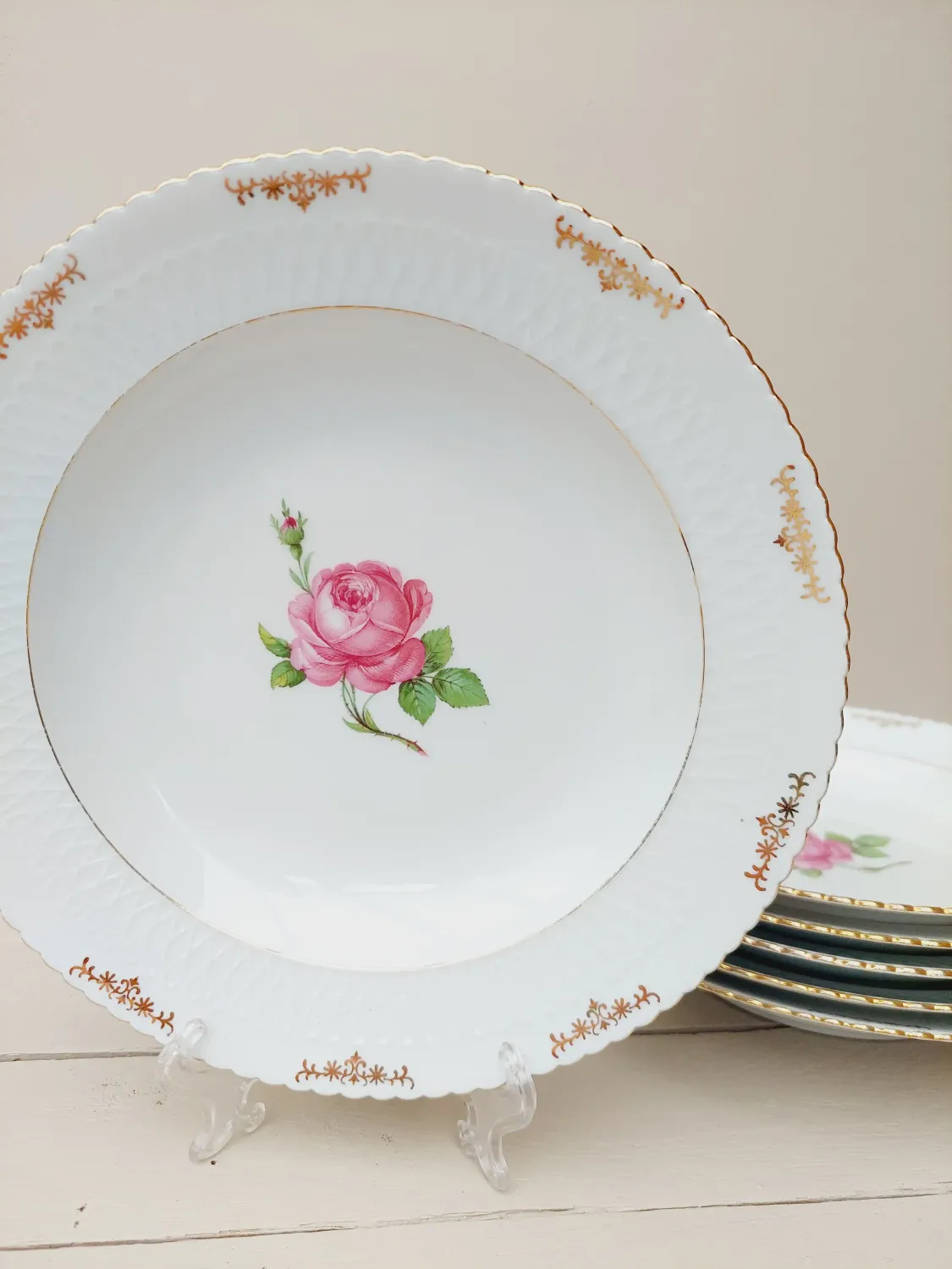 Vintage diep bord Seltmann Weiden Elisabeth - geschulpte rand, pioenroos en goud - 23 cm - set van 6