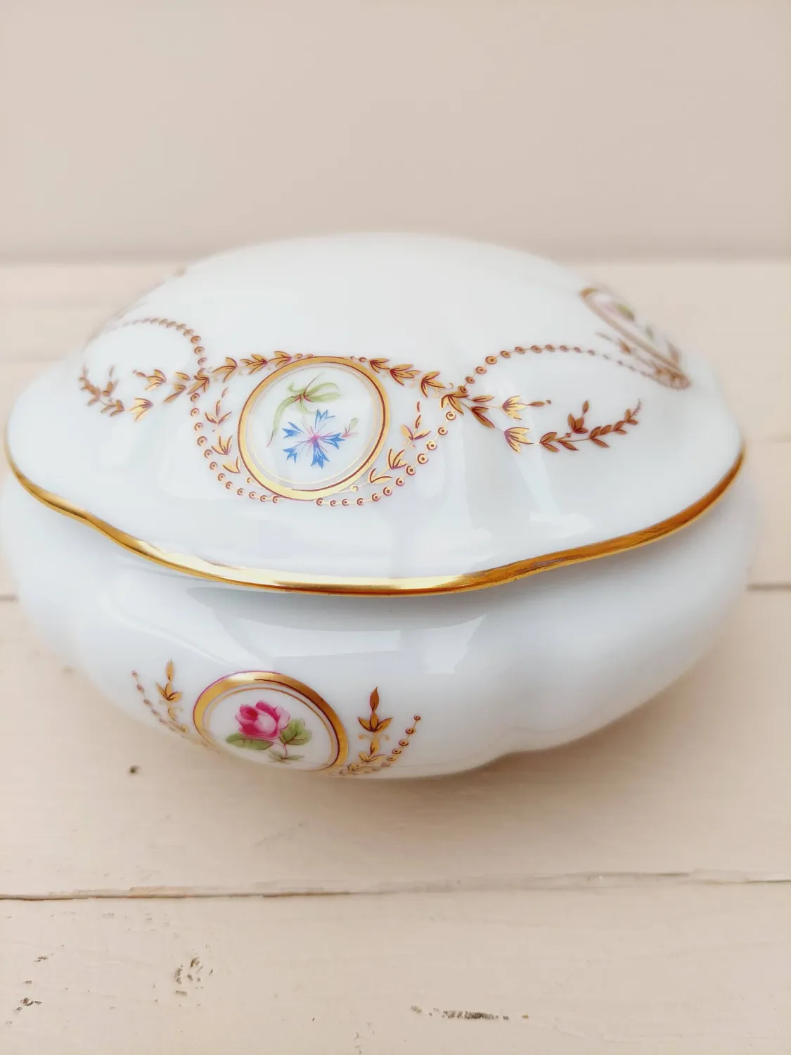 Bonbonnière Limoges - rond met deksel - goud en bloemendecoratie