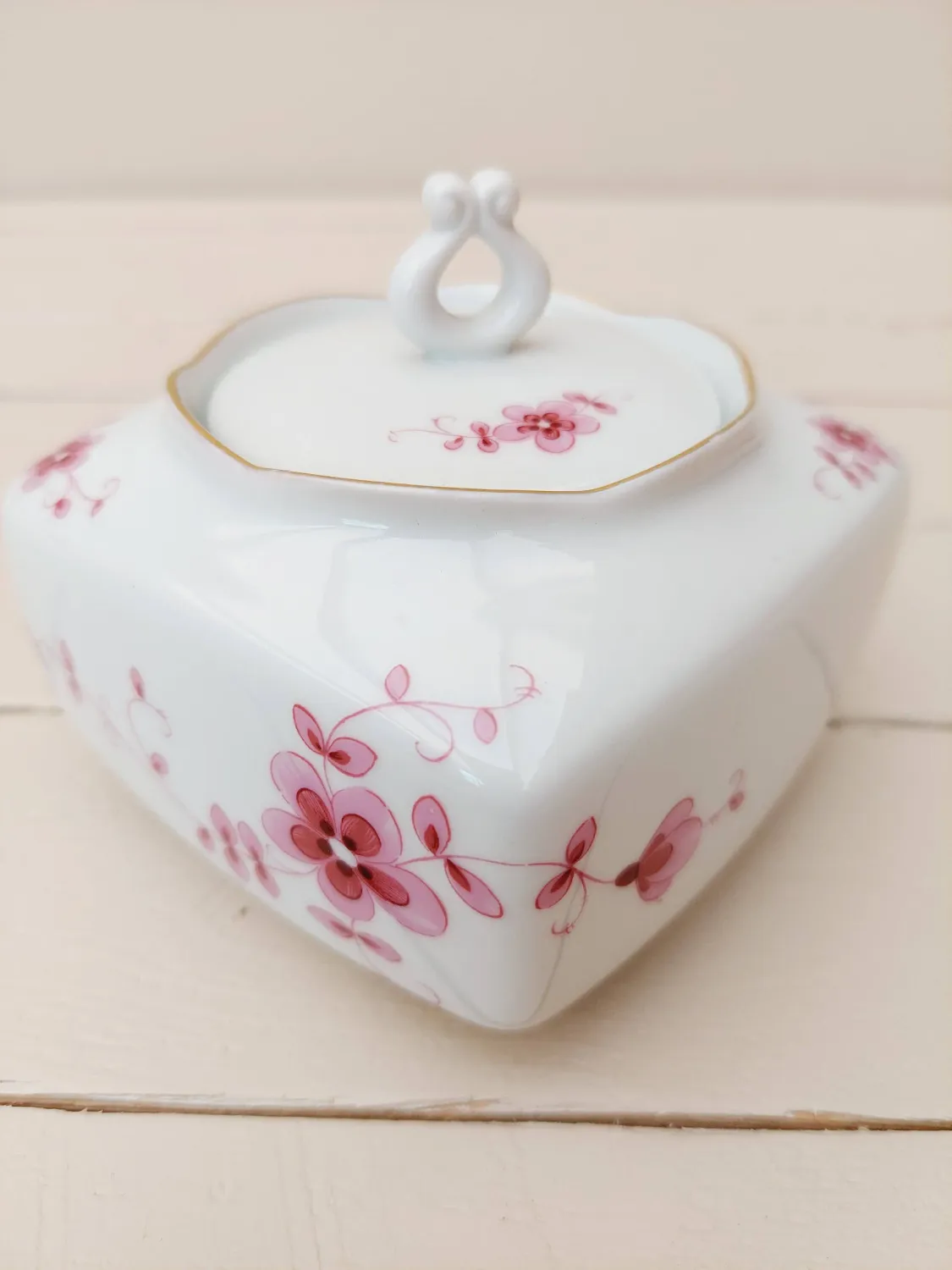 Vintage dekselpotje met roze bloemen - Lichte DDR
