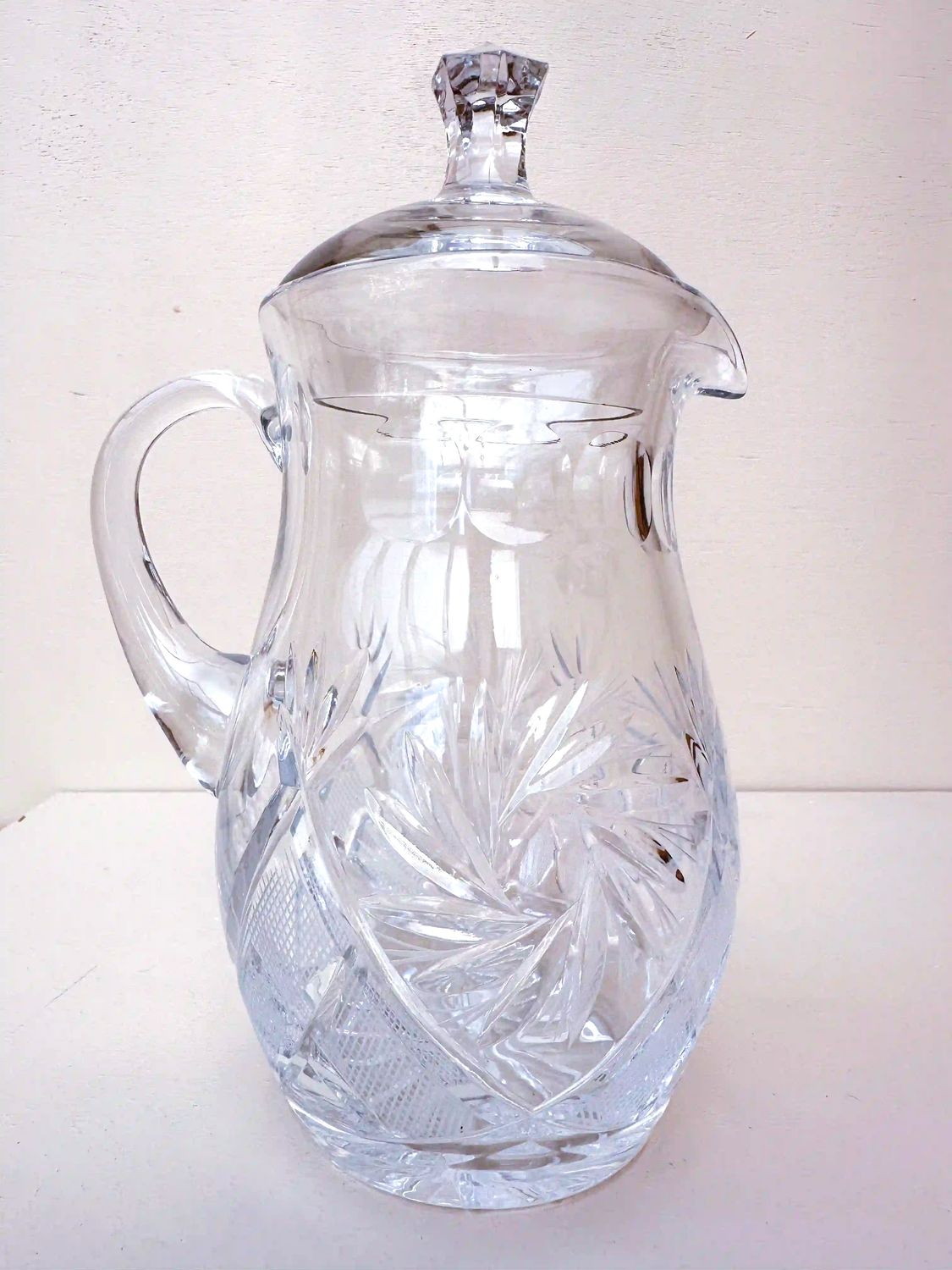 Kristallen karaf met deksel, geslepen glas