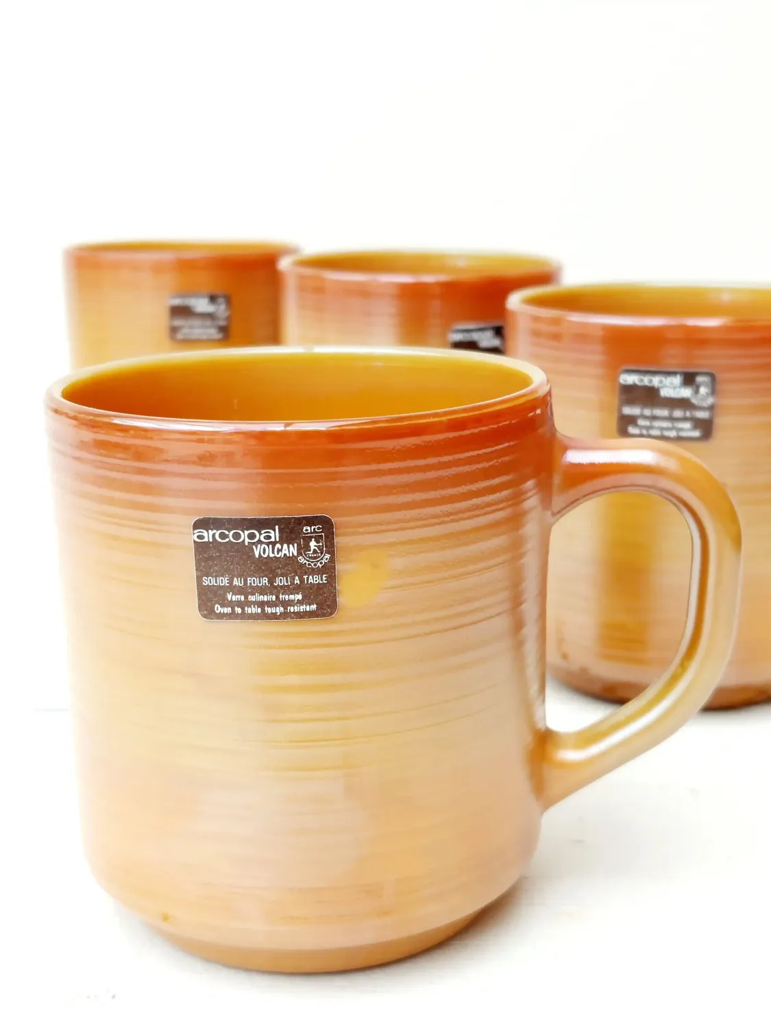 Vintage Arcopal Volcan mok - bruin geribbeld glas met label