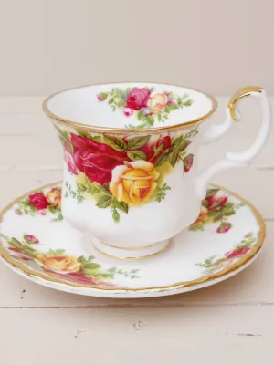 Theekop met schotel Royal Albert Old Country Roses